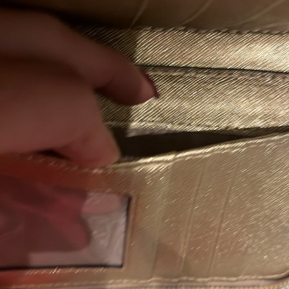 MICHAEL KORS GOLD CROSSBODY - Picture 6 of 8